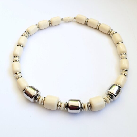 Vintage Beaded Necklace Ivory Cream Silver Tone Acrylic MCM Chunky 17" - Picture 2 of 3